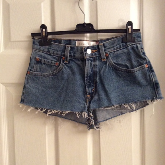 Levi’s denim very short short jean short - Picture 1 of 2
